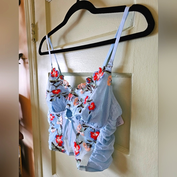 Understance embroidered floral sky blue bustier crop top NWT - Picture 5 of 9